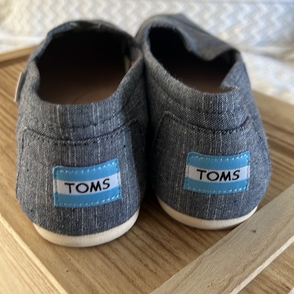 Women’s size 8 Toms - Picture 4 of 8